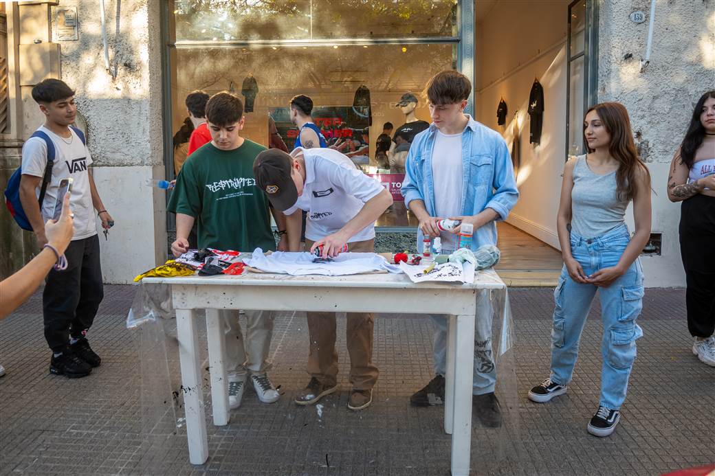 cultura y juventud muestra en tono local de restrikted 1