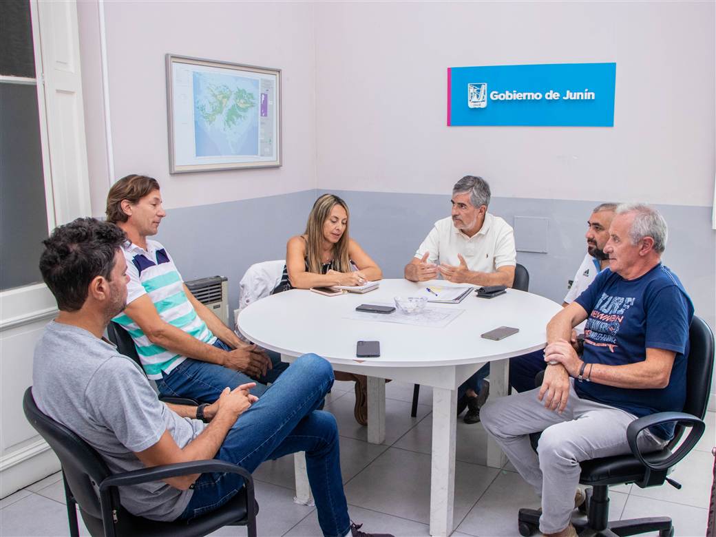 deportes encuentro con deportistas del club nautico 1