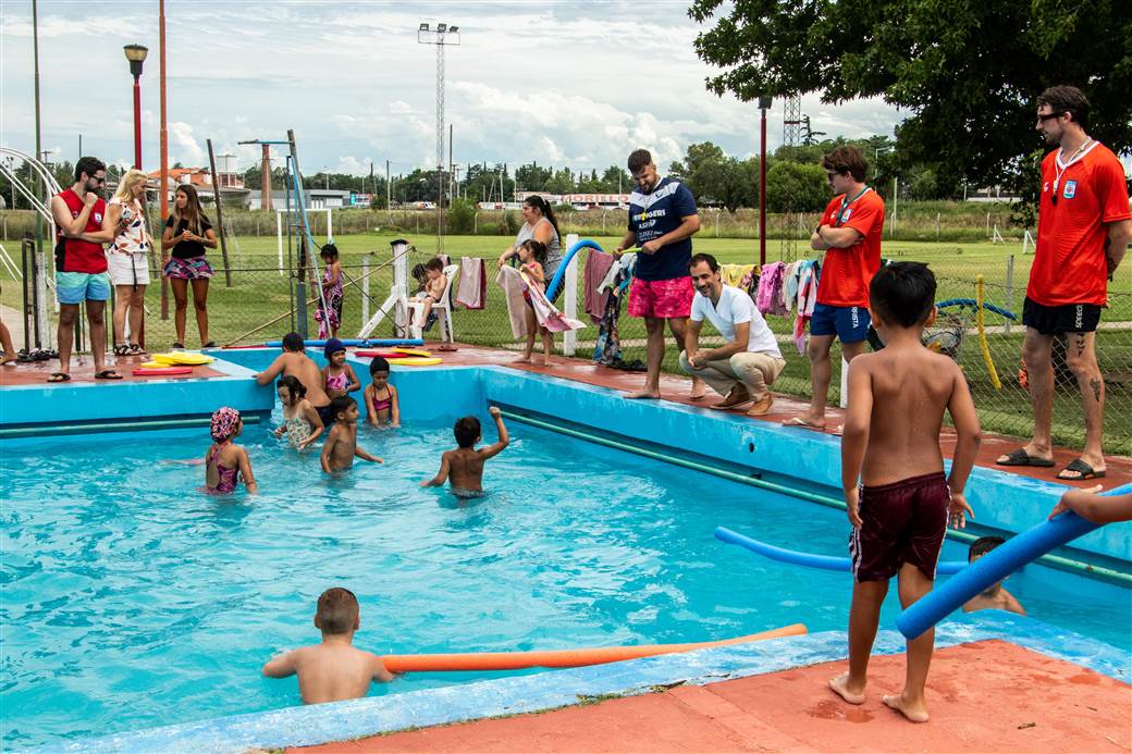 petrecca visita sede escuelas abiertas en verano 1