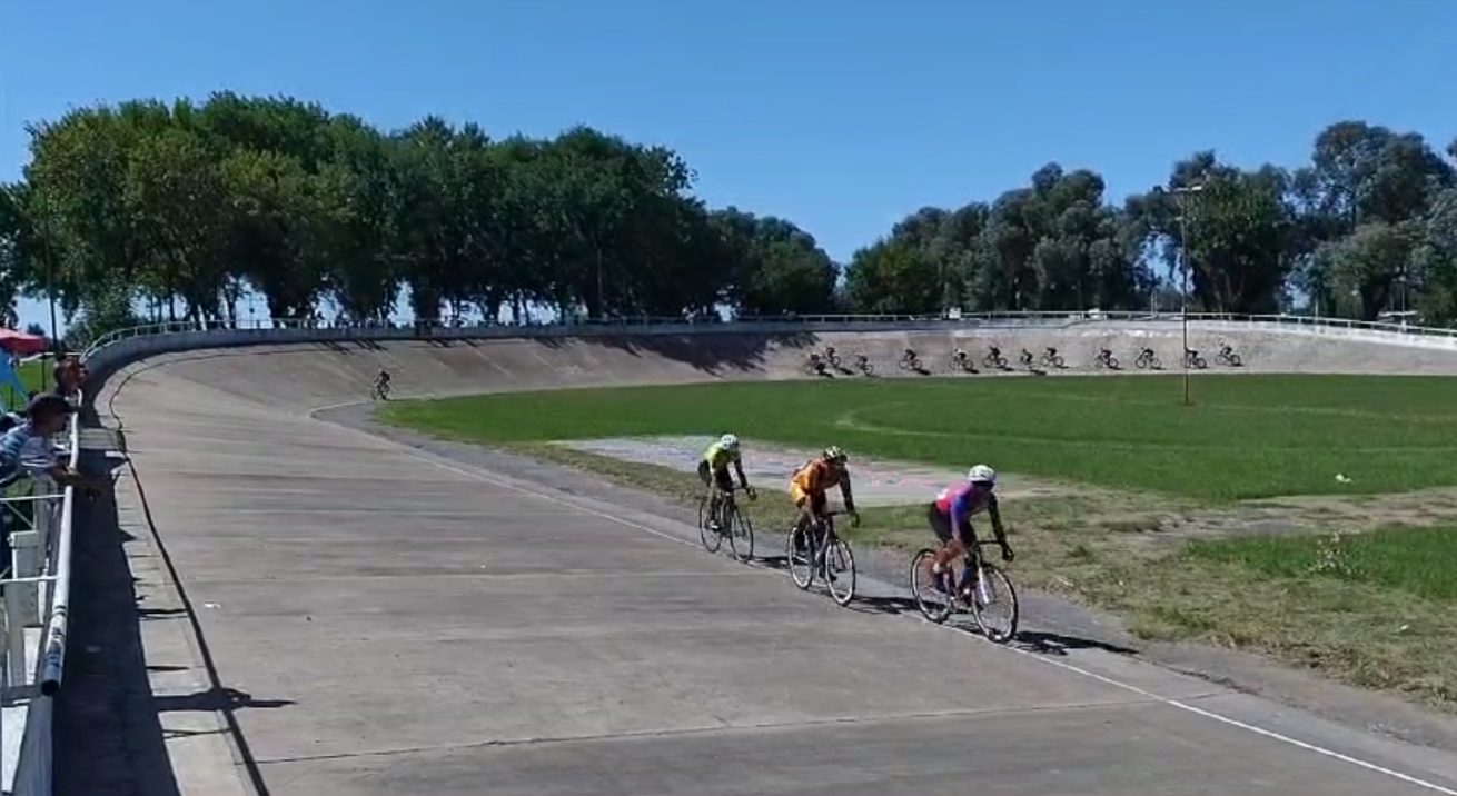 deportes ciclismo en el velodromo 2 scaled