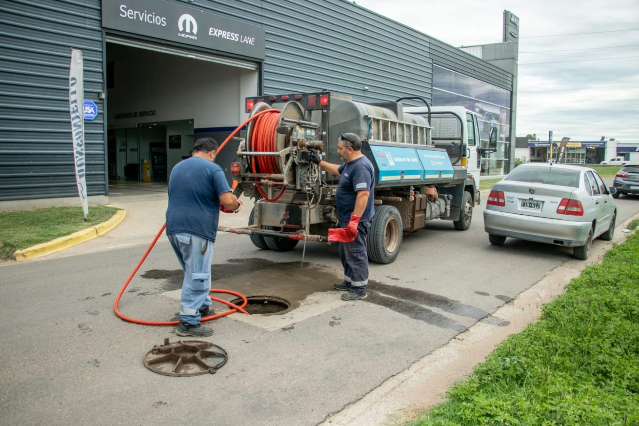 trabajos de limpieza de desagues cordones y recoleccion de monticulos 2 scaled