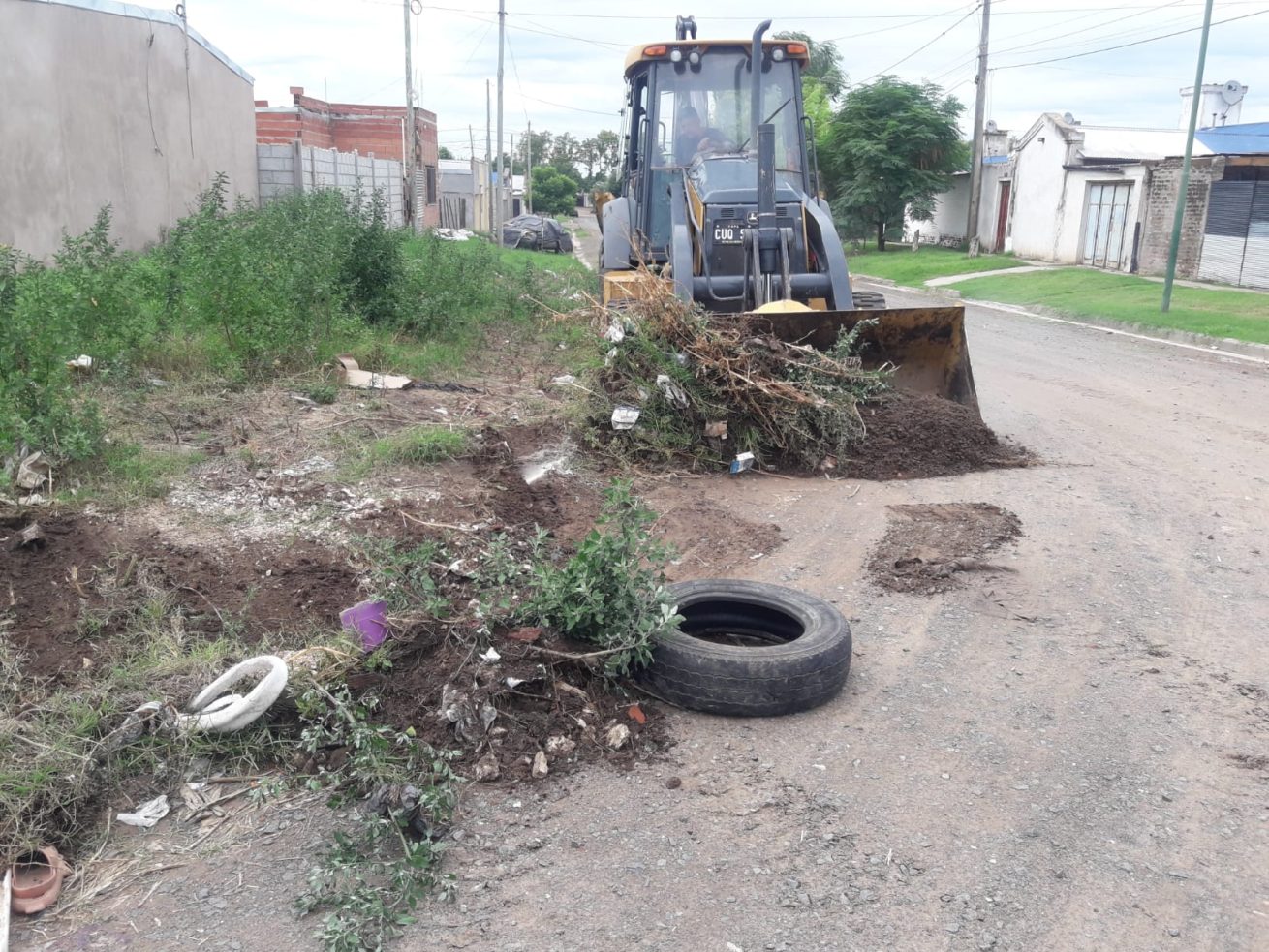 trabajos de limpieza de desagues cordones y recoleccion de monticulos scaled