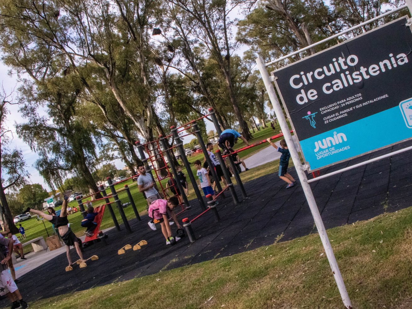 deportes calistenia en el parque borchex 1 scaled