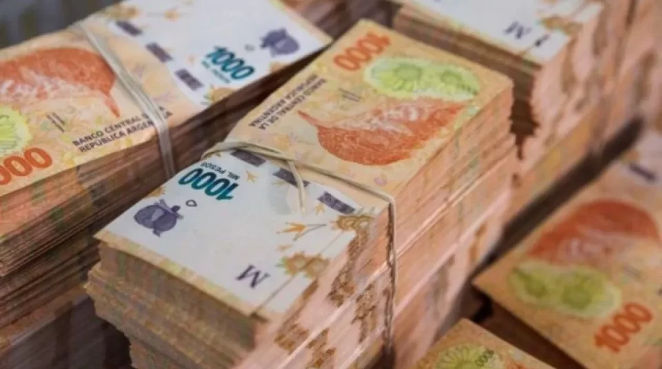 Los depósitos y préstamos bancarios caen casi 40% real 1 pesos
