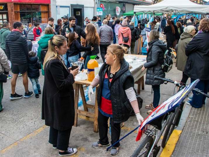 Una multitud disfrutó de la celebración popular por el 25 de mayo en el centro de Junín 3 25 de mayo celebracion roque saenz pena 2