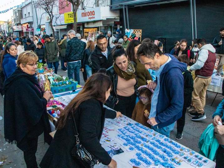 Una multitud disfrutó de la celebración popular por el 25 de mayo en el centro de Junín 6 25 de mayo celebracion roque saenz pena 6