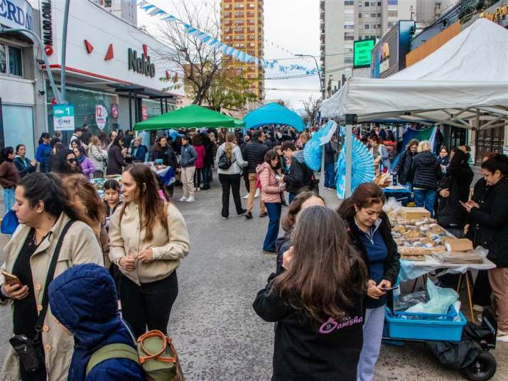 Una multitud disfrutó de la celebración popular por el 25 de mayo en el centro de Junín 29 25 de mayo celebracion roque saenz pena 9