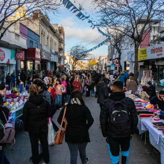 Una multitud disfrutó de la celebración popular por el 25 de mayo en el centro de Junín 19 500764555 18402929983111624 3747438275573908976 n 1