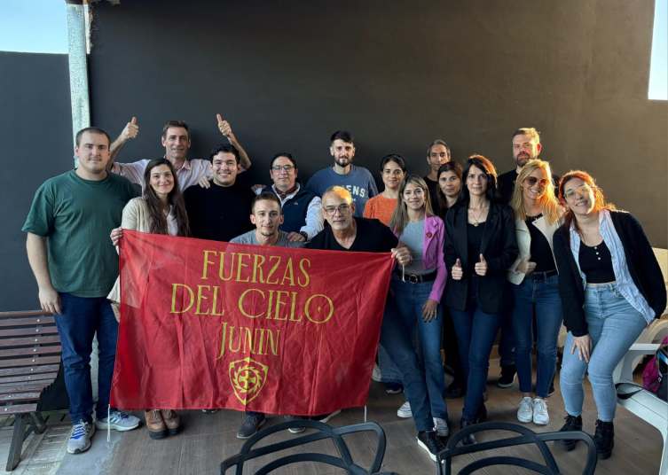 las fuerzas del cielo tapa