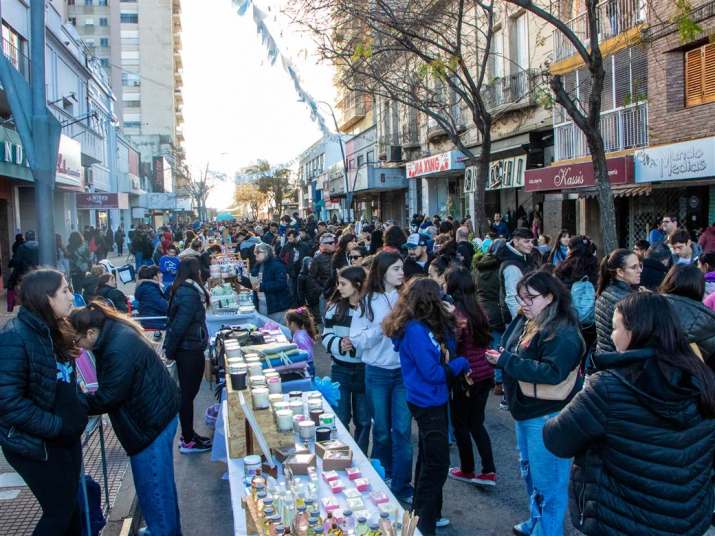 Una multitud disfrutó de la celebración popular por el 25 de mayo en el centro de Junín 32 tapa saenz pena 2 1