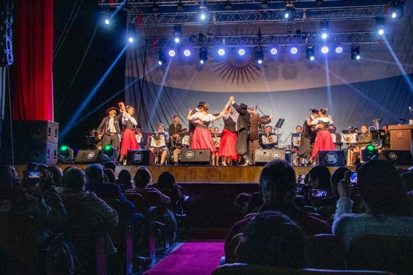A sala colmada, miles de vecinos celebraron la Patria con una gran gala en el Teatro San Carlos 8 velada de gala 25 de mayo 2025 5