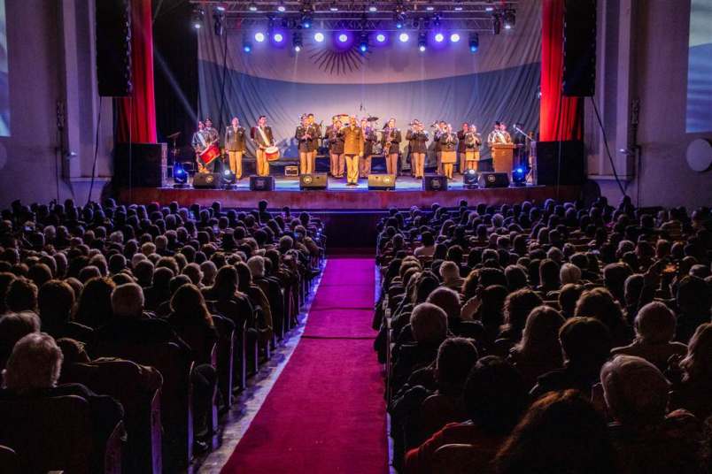 A sala colmada, miles de vecinos celebraron la Patria con una gran gala en el Teatro San Carlos 3 velada de gala tapa